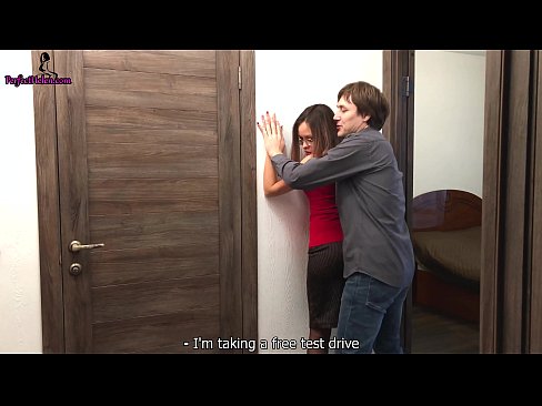 ❤️ Realtor Sexy Anashtua Pussy na Fucks Wakati Anauza Ghorofa Yake - Krempai Pono ❌